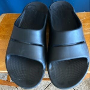Oofos recovery sandals
